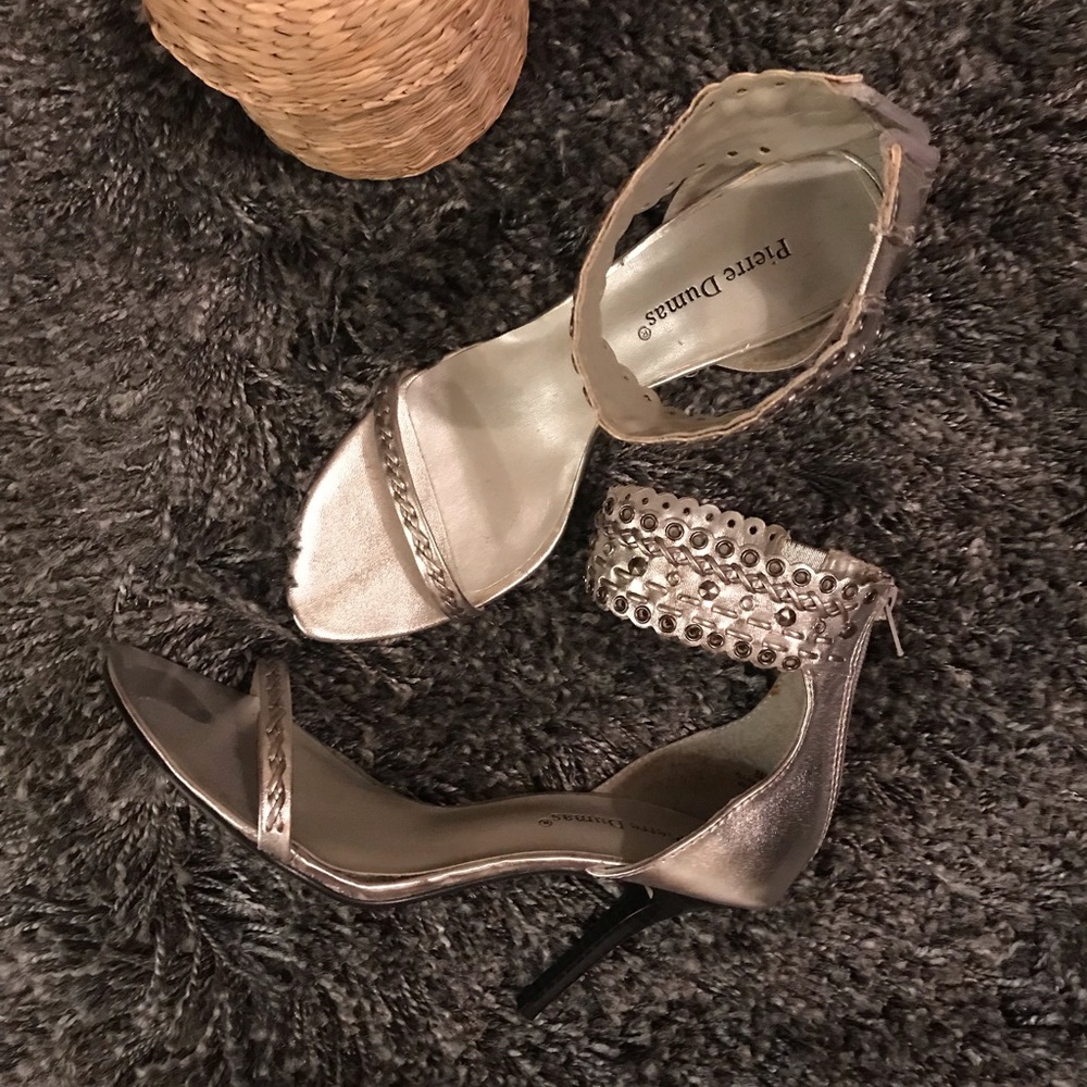 🤖silver ankle heels- size 8 🤖